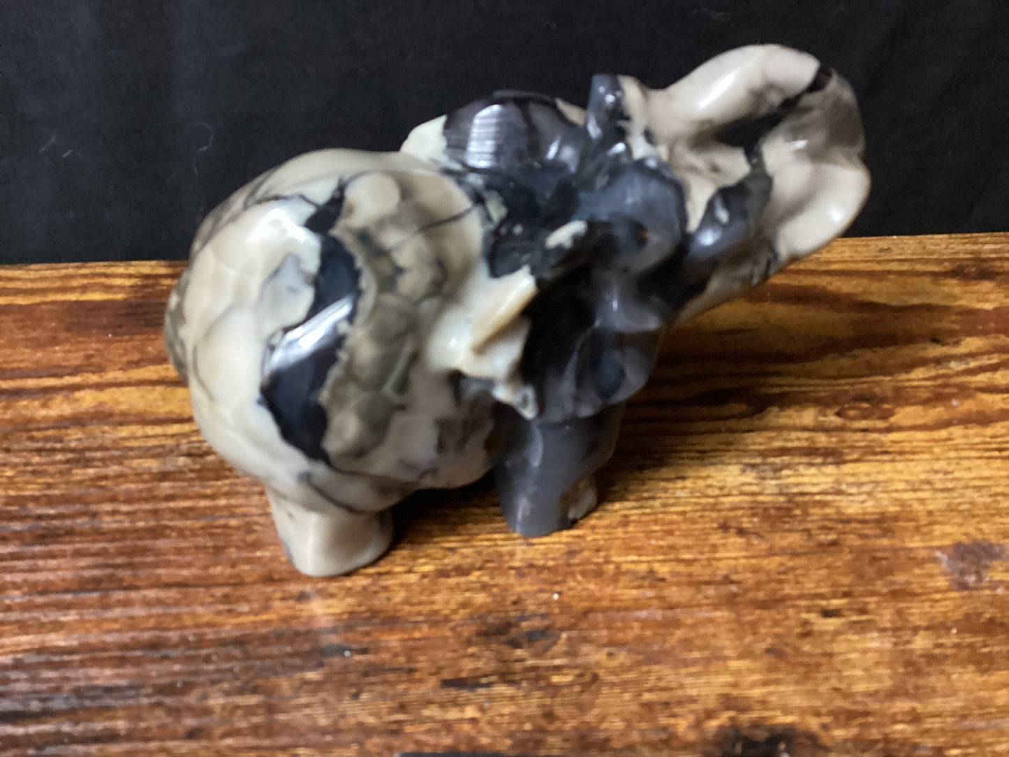 Volcano Agate Elephant with Red UV Reaction: Strength, Prosperity, and Radiance ๐๐