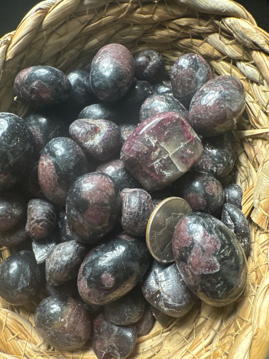 GARNET TUMBLES/CHIPS-Passion, Energy, Grounding