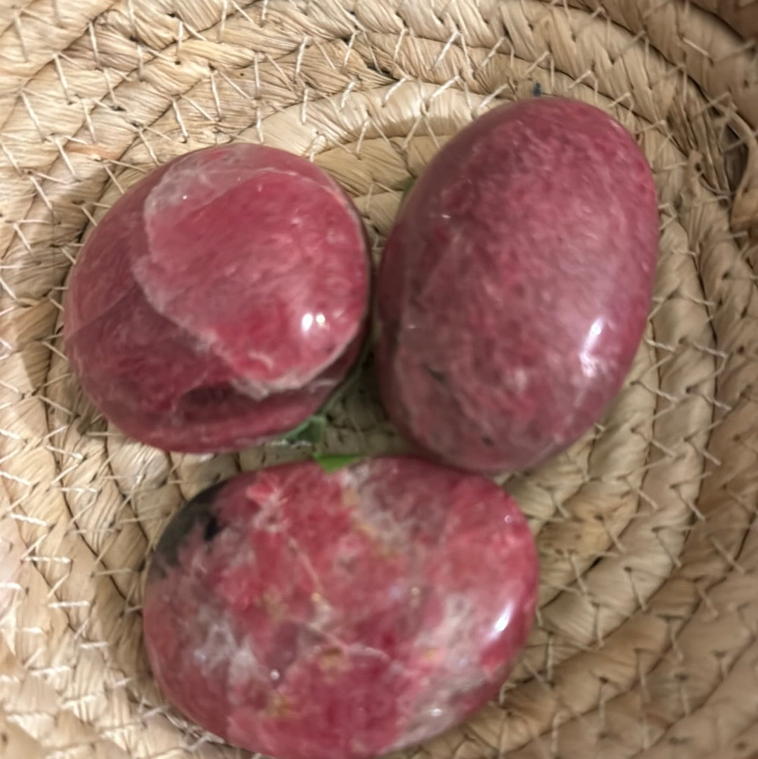 RHODONITE PALM STONE-compassion, gratefulness, healing ￼