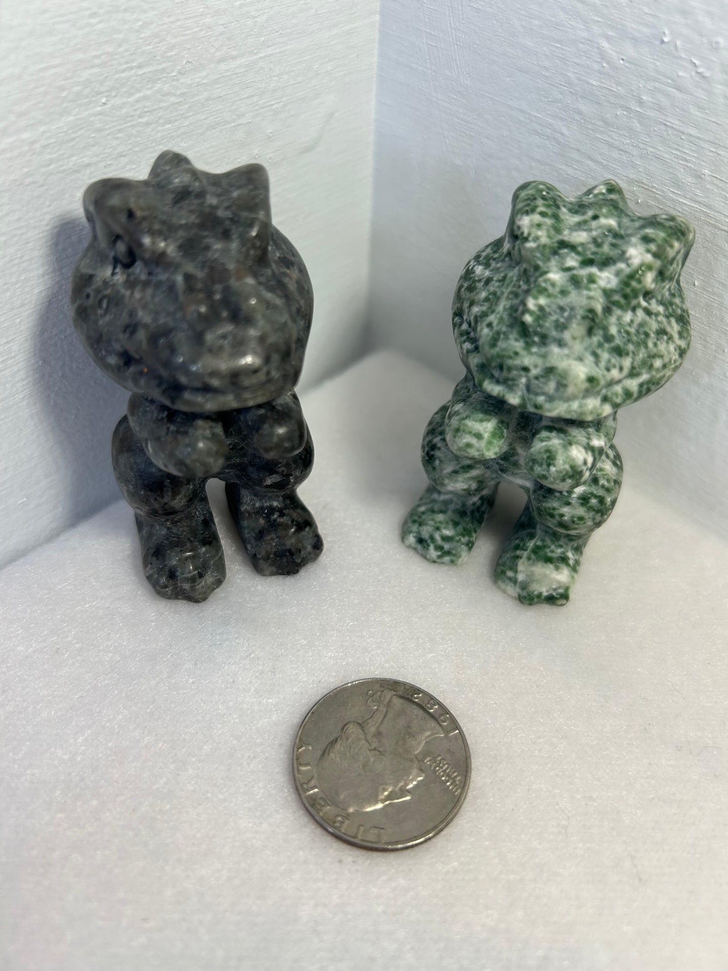 SMALL DINOSAUR CARVING